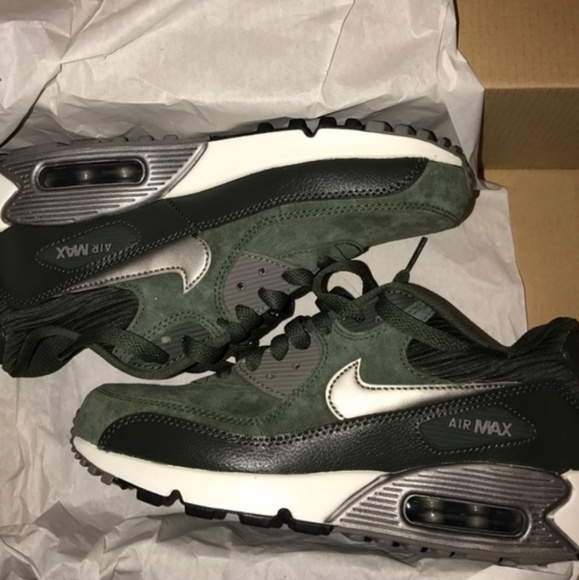 🈯️EUC Nike Air Max🍀 - Picture 2 of 5